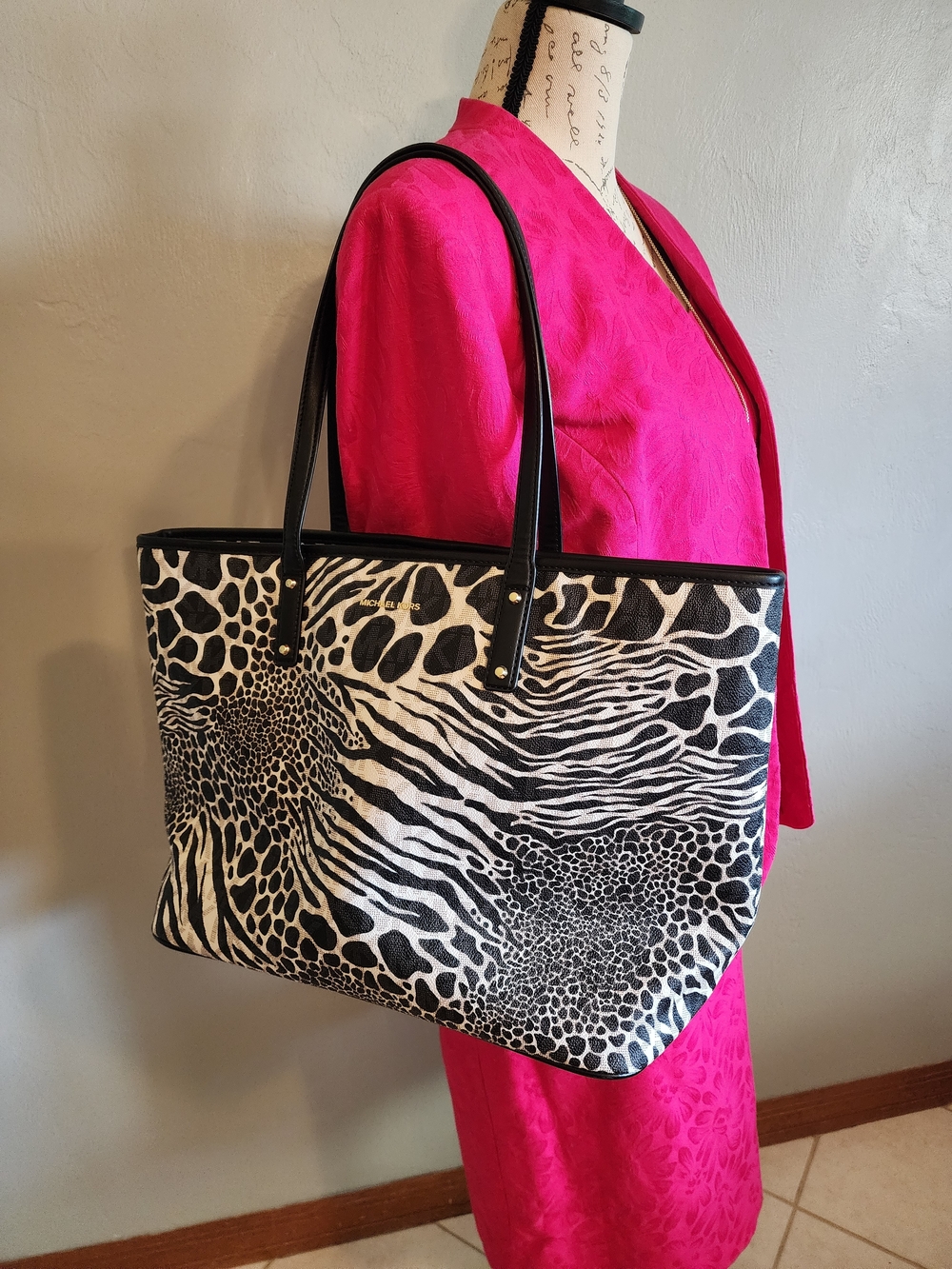 Michael Kors Black & White Animal Print Carter Tote Bag - Picture 11 of 12